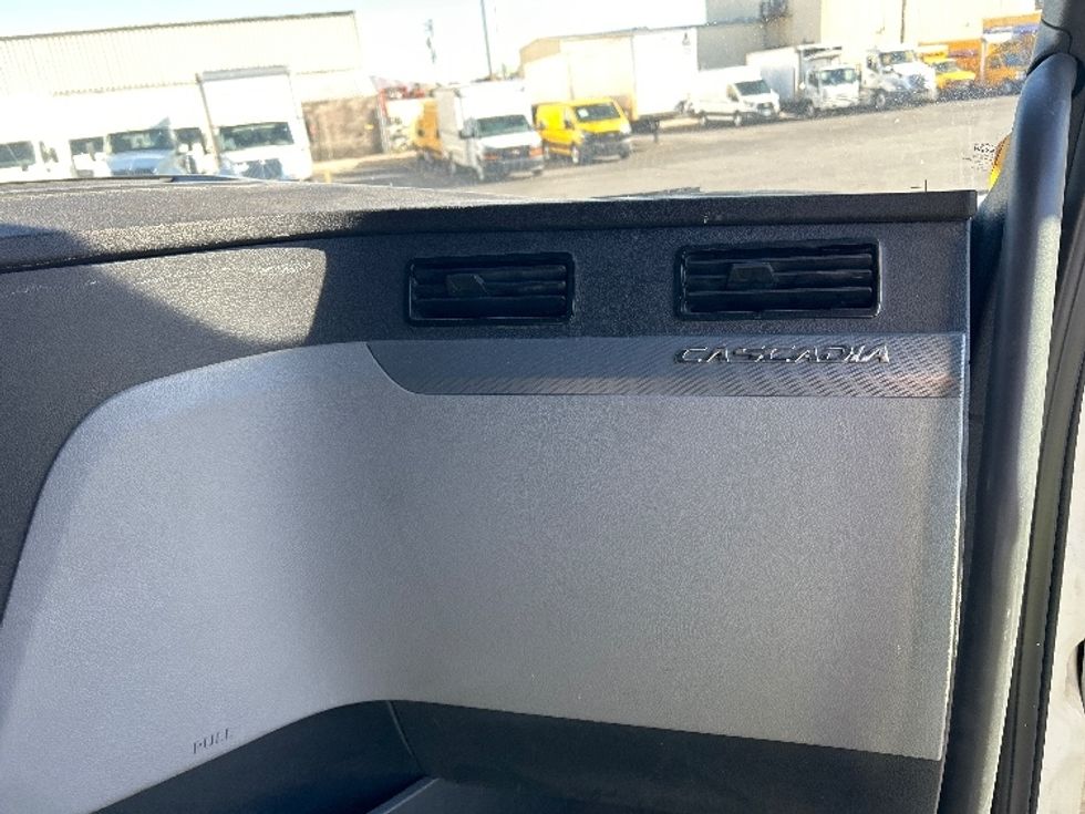 Sleeper Tractor-Heavy Duty Tractors-Freightliner-2020-T12664ST-Las Vegas-NV-767,149\n\t\tmiles-$ 38,750 - Image 14