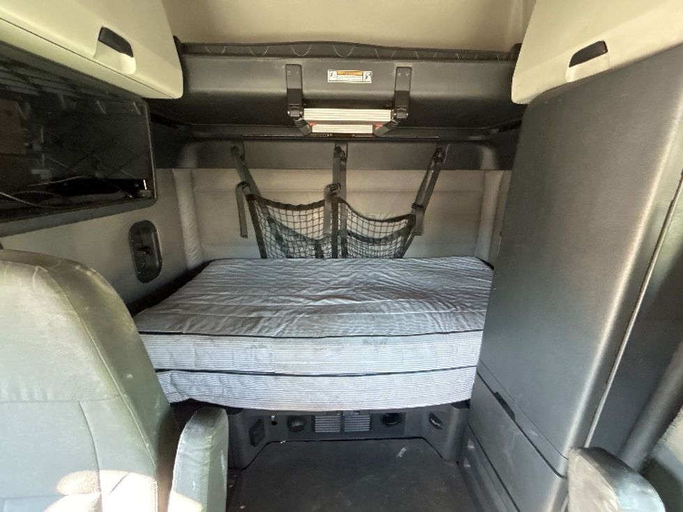 Sleeper Tractor-Heavy Duty Tractors-Freightliner-2020-T12664ST-Las Vegas-NV-767,149\n\t\tmiles-$ 38,750 - Image 16
