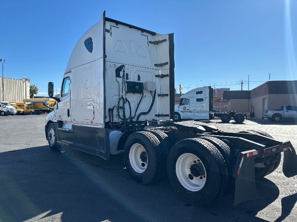 Sleeper Tractor-Heavy Duty Tractors-Freightliner-2020-T12664ST-Las Vegas-NV-767,149\n\t\tmiles-$ 38,750 - Image 5