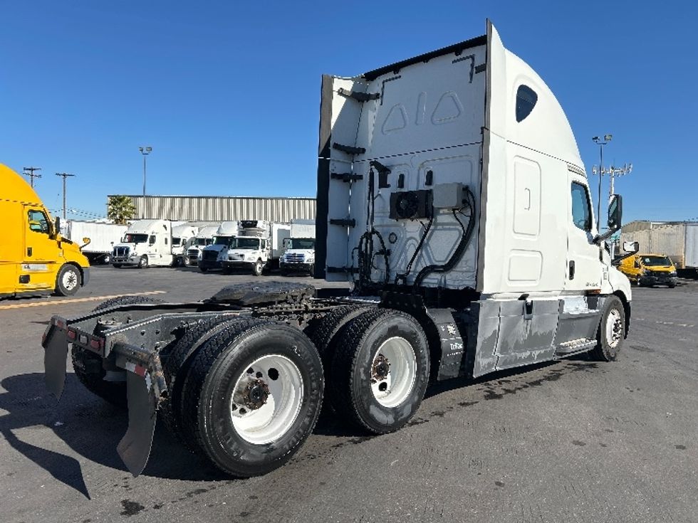 Sleeper Tractor-Heavy Duty Tractors-Freightliner-2020-T12664ST-Las Vegas-NV-767,149\n\t\tmiles-$ 38,750 - Image 7