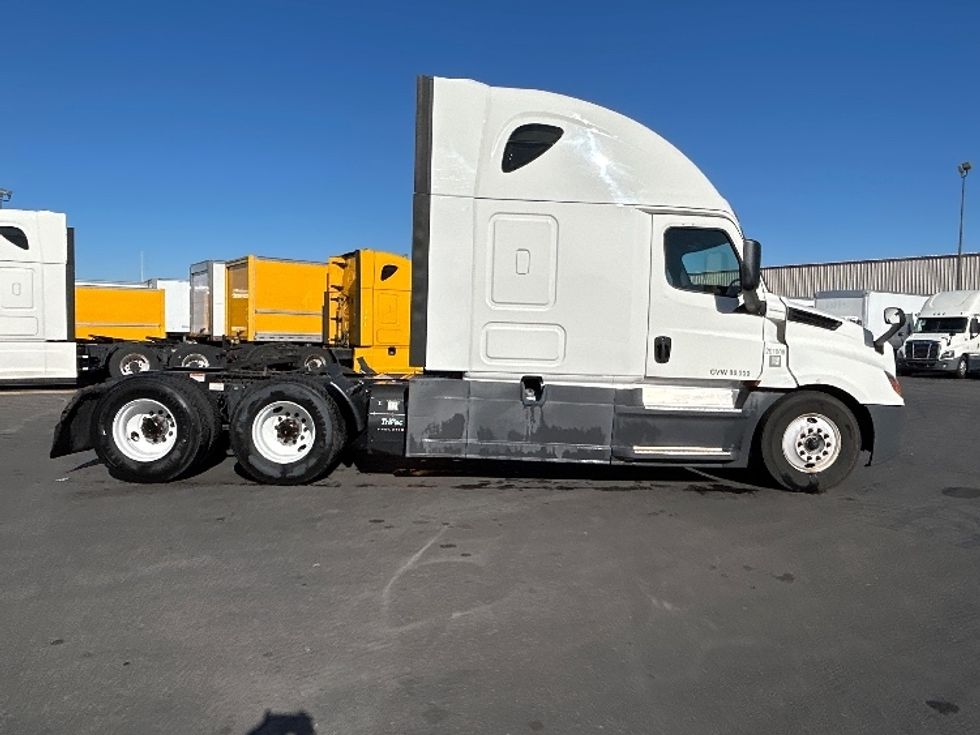 Sleeper Tractor-Heavy Duty Tractors-Freightliner-2020-T12664ST-Las Vegas-NV-767,149\n\t\tmiles-$ 38,750 - Image 8