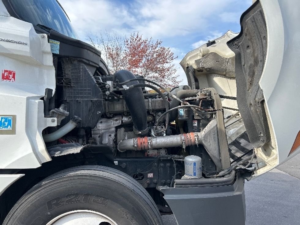 Sleeper Tractor-Heavy Duty Tractors-Freightliner-2020-T12664ST-Lenexa-KS-541,785\n\t\tmiles-$ 55,750 - Image 20