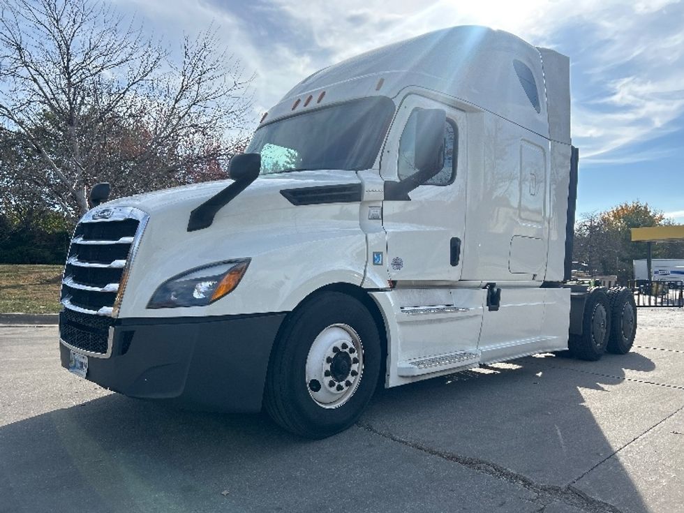Sleeper Tractor-Heavy Duty Tractors-Freightliner-2020-T12664ST-Lenexa-KS-541,785\n\t\tmiles-$ 55,750 - Image 3
