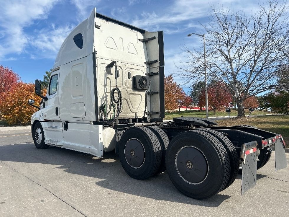 Sleeper Tractor-Heavy Duty Tractors-Freightliner-2020-T12664ST-Lenexa-KS-541,785\n\t\tmiles-$ 55,750 - Image 5