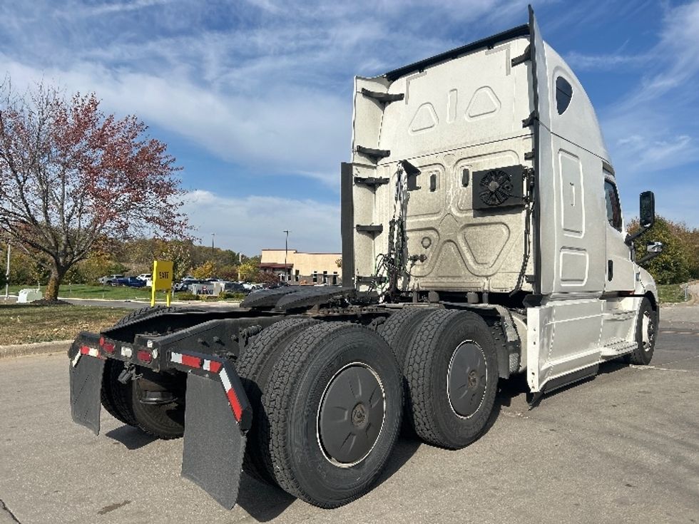 Sleeper Tractor-Heavy Duty Tractors-Freightliner-2020-T12664ST-Lenexa-KS-541,785\n\t\tmiles-$ 55,750 - Image 7