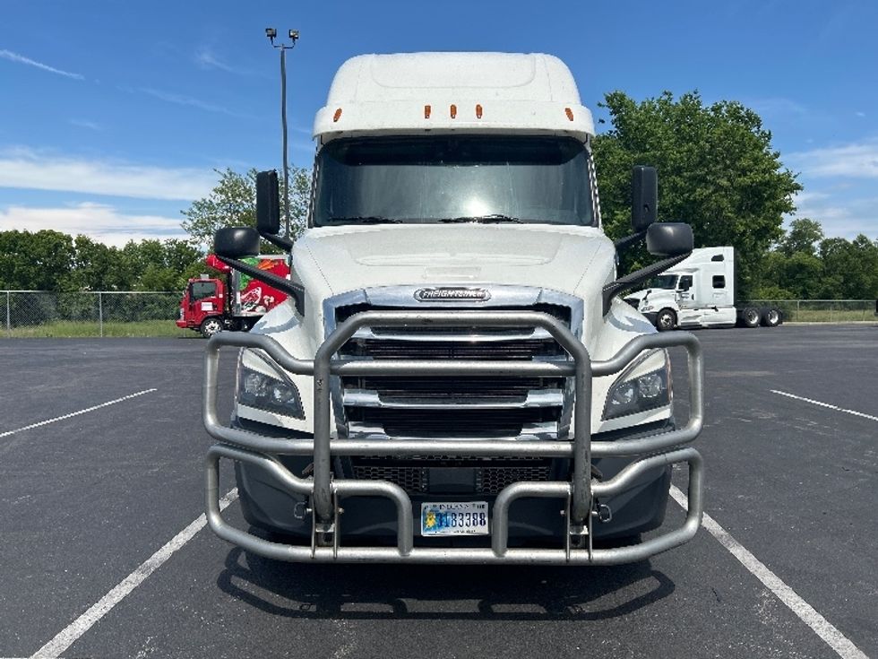 Sleeper Tractor-Heavy Duty Tractors-Freightliner-2020-T12664ST-Lexington-KY-468,729\n\t\tmiles-$ 60,250 - Image 2
