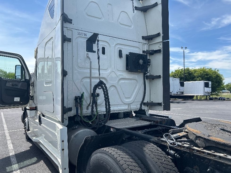 Sleeper Tractor-Heavy Duty Tractors-Freightliner-2020-T12664ST-Lexington-KY-468,729\n\t\tmiles-$ 60,250 - Image 22