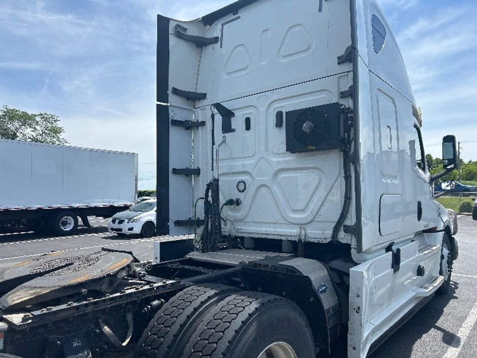 Sleeper Tractor-Heavy Duty Tractors-Freightliner-2020-T12664ST-Lexington-KY-468,729\n\t\tmiles-$ 60,250 - Image 23