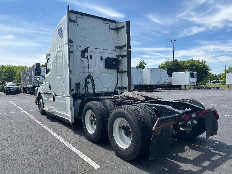 Sleeper Tractor-Heavy Duty Tractors-Freightliner-2020-T12664ST-Lexington-KY-468,729\n\t\tmiles-$ 60,250 - Image 5