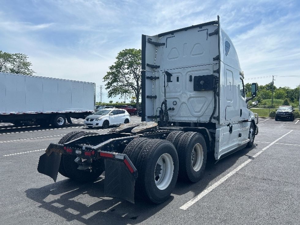 Sleeper Tractor-Heavy Duty Tractors-Freightliner-2020-T12664ST-Lexington-KY-468,729\n\t\tmiles-$ 60,250 - Image 7
