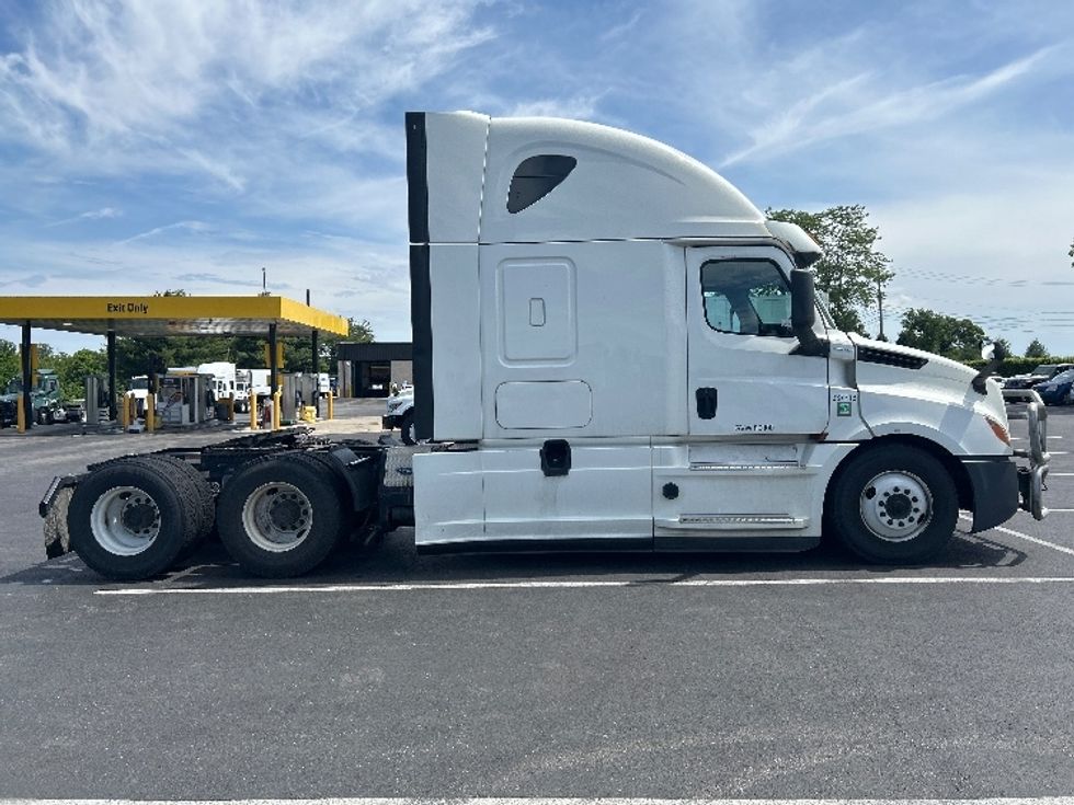 Sleeper Tractor-Heavy Duty Tractors-Freightliner-2020-T12664ST-Lexington-KY-468,729\n\t\tmiles-$ 60,250 - Image 8