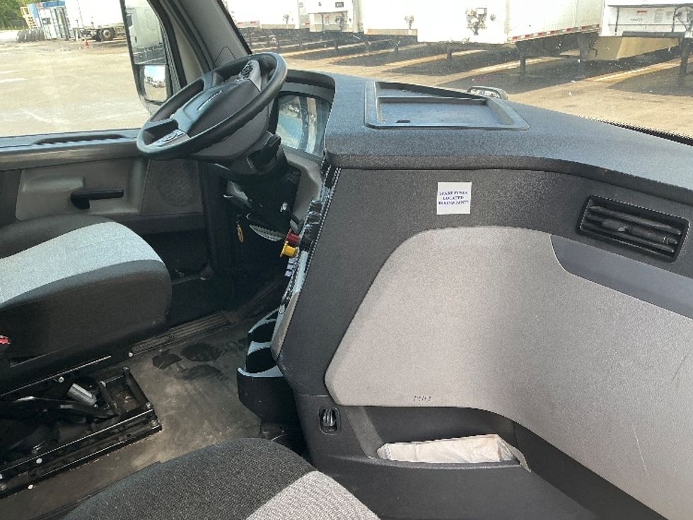 Sleeper Tractor-Heavy Duty Tractors-Freightliner-2020-T12664ST-Lexington-KY-495,202\n\t\tmiles-$ 60,000 - Image 15