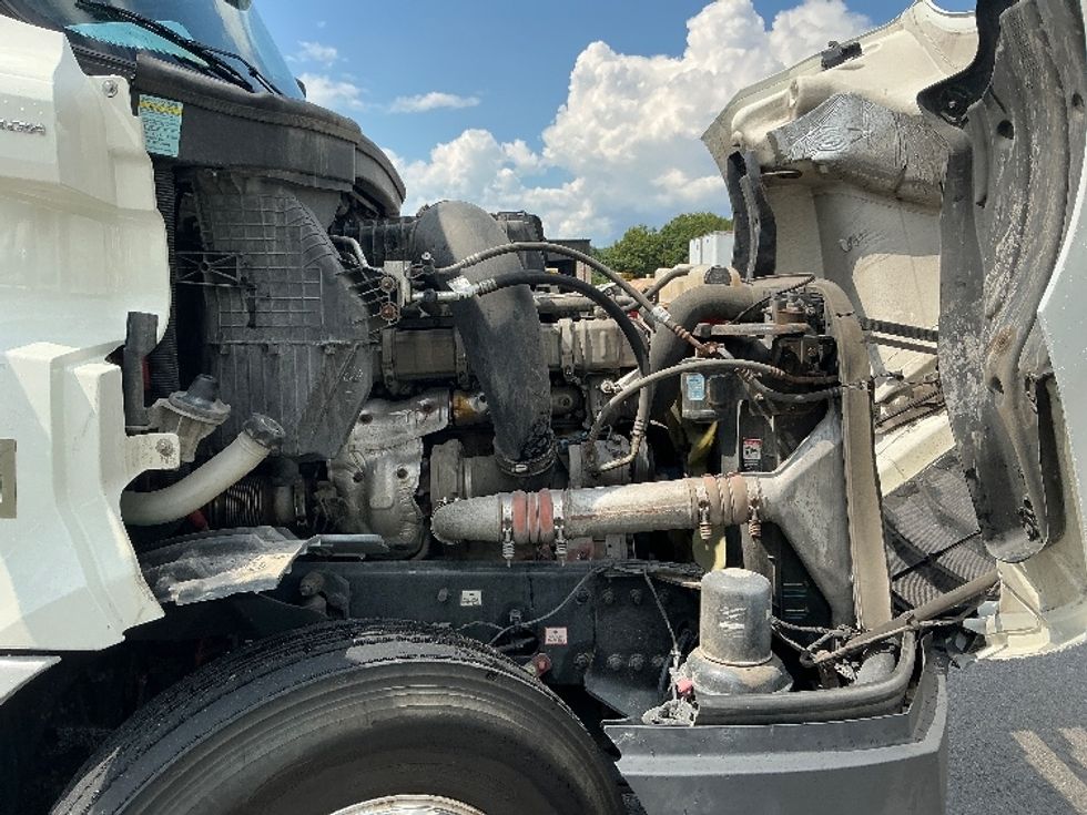 Sleeper Tractor-Heavy Duty Tractors-Freightliner-2020-T12664ST-Lexington-KY-495,202\n\t\tmiles-$ 60,000 - Image 20