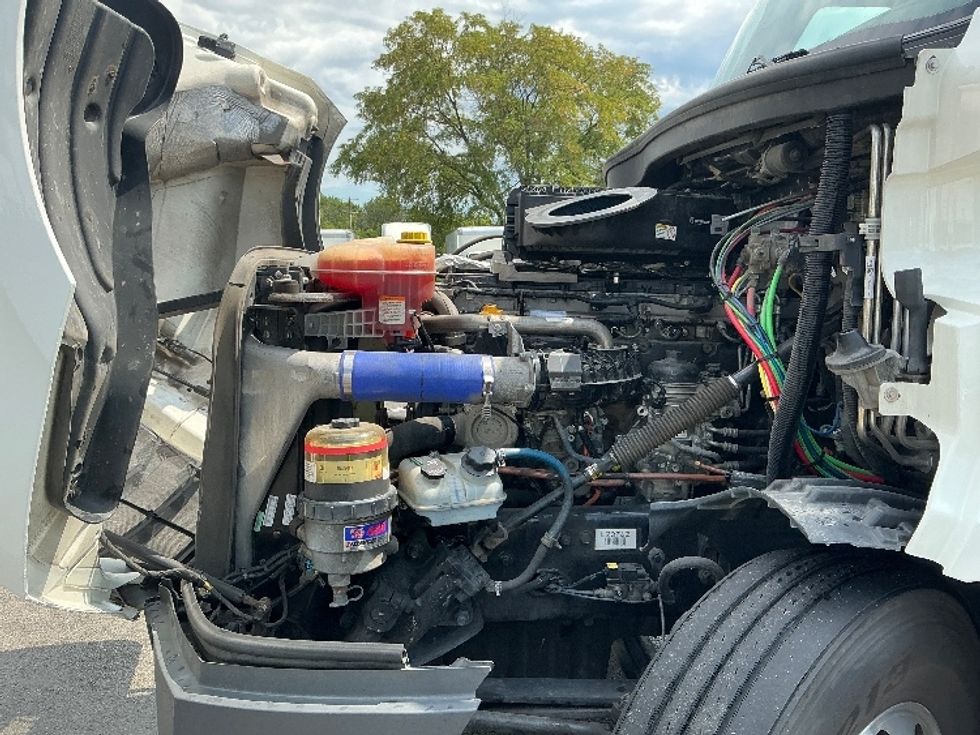 Sleeper Tractor-Heavy Duty Tractors-Freightliner-2020-T12664ST-Lexington-KY-495,202\n\t\tmiles-$ 60,000 - Image 21