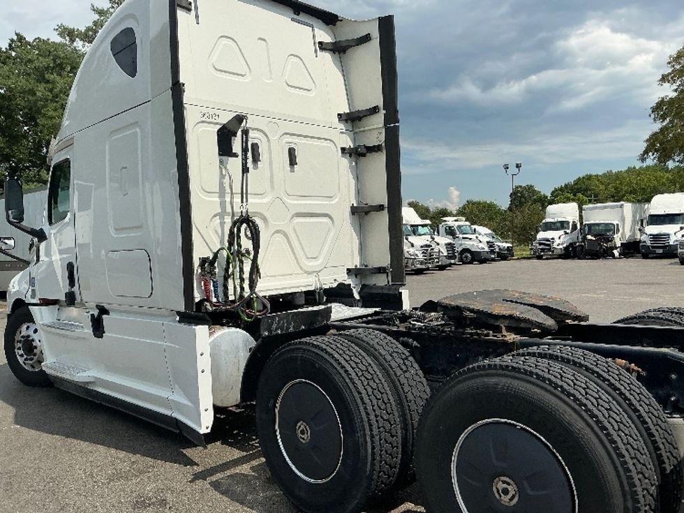 Sleeper Tractor-Heavy Duty Tractors-Freightliner-2020-T12664ST-Lexington-KY-495,202\n\t\tmiles-$ 60,000 - Image 22
