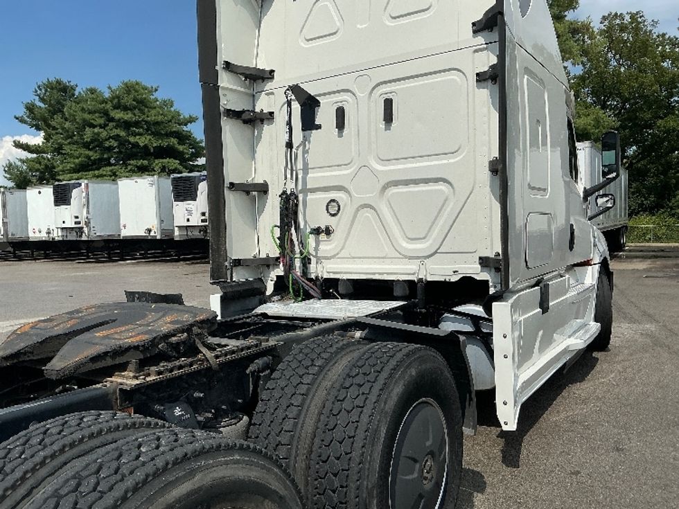 Sleeper Tractor-Heavy Duty Tractors-Freightliner-2020-T12664ST-Lexington-KY-495,202\n\t\tmiles-$ 60,000 - Image 23