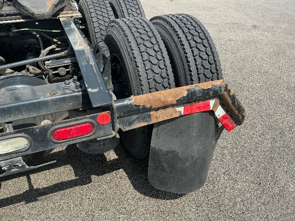 Sleeper Tractor-Heavy Duty Tractors-Freightliner-2020-T12664ST-Lexington-KY-495,202\n\t\tmiles-$ 60,000 - Image 25
