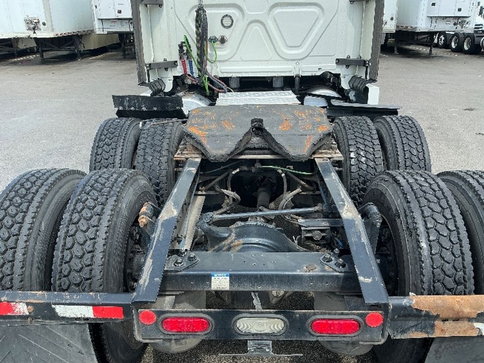 Sleeper Tractor-Heavy Duty Tractors-Freightliner-2020-T12664ST-Lexington-KY-495,202\n\t\tmiles-$ 60,000 - Image 6