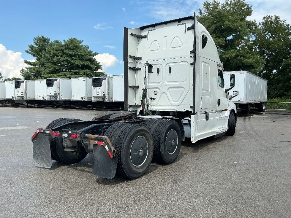 Sleeper Tractor-Heavy Duty Tractors-Freightliner-2020-T12664ST-Lexington-KY-495,202\n\t\tmiles-$ 60,000 - Image 7