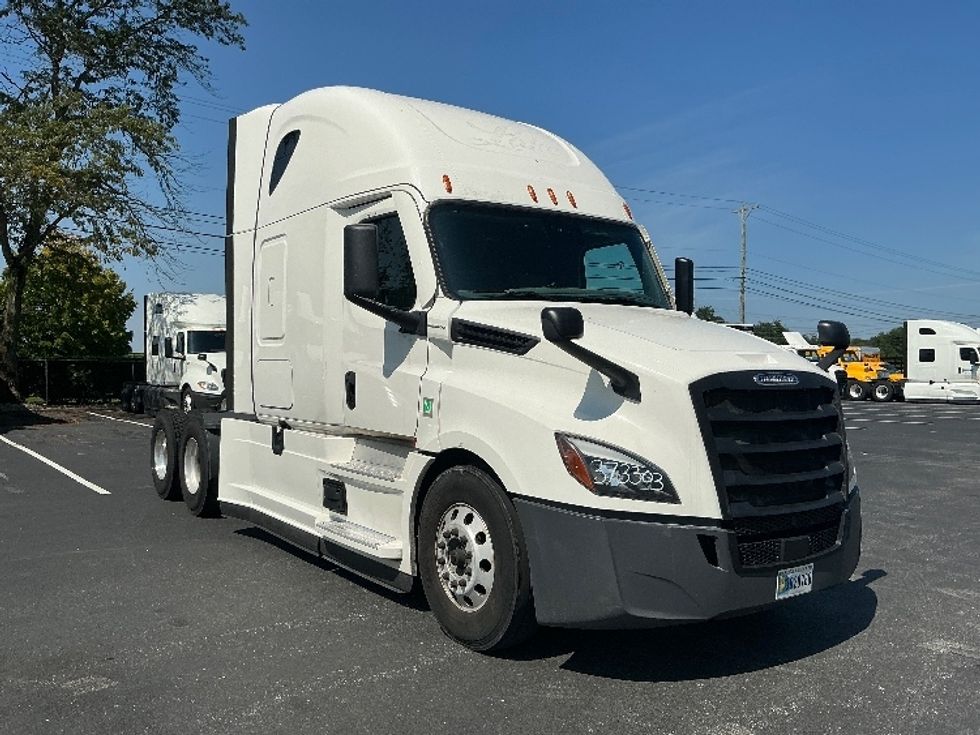 Sleeper Tractor-Heavy Duty Tractors-Freightliner-2020-T12664ST-Lexington-KY-529,262\n\t\tmiles-$ 61,750 - Image 1