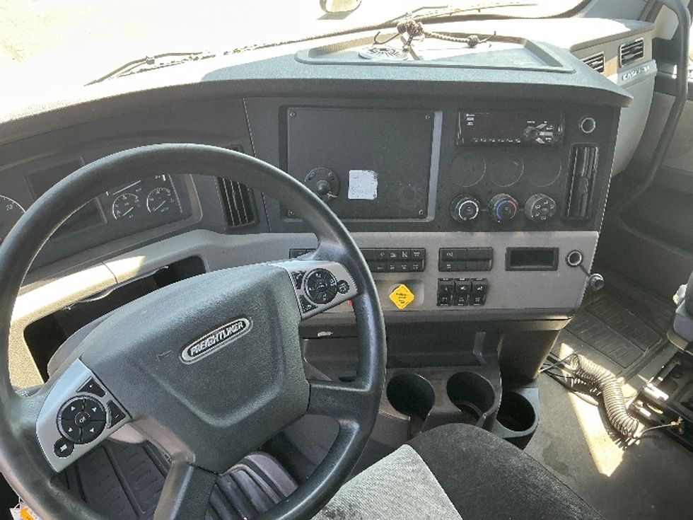 Sleeper Tractor-Heavy Duty Tractors-Freightliner-2020-T12664ST-Lexington-KY-529,262\n\t\tmiles-$ 61,750 - Image 10