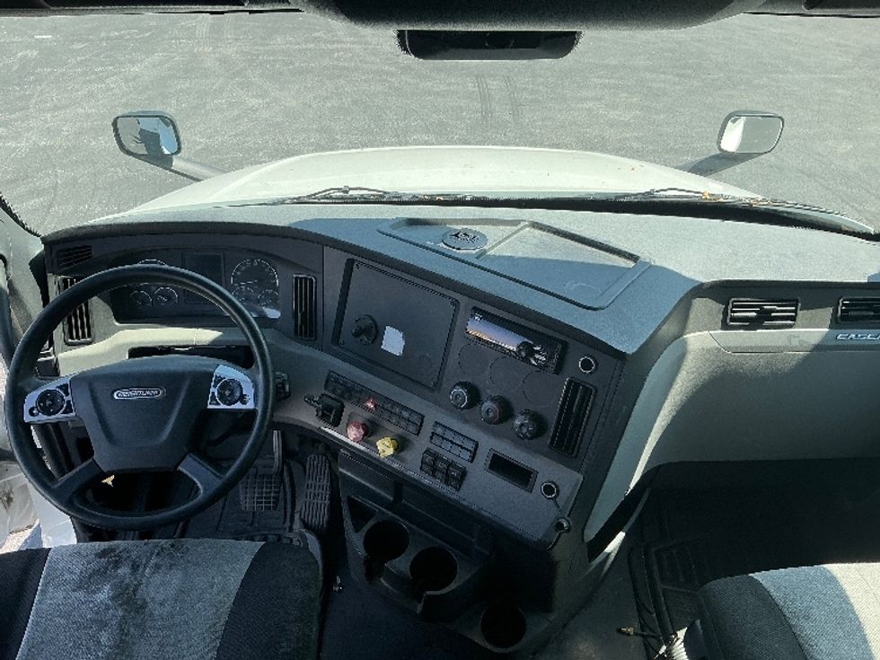 Sleeper Tractor-Heavy Duty Tractors-Freightliner-2020-T12664ST-Lexington-KY-529,262\n\t\tmiles-$ 61,750 - Image 12