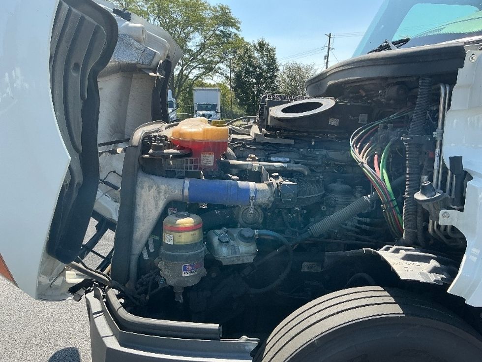 Sleeper Tractor-Heavy Duty Tractors-Freightliner-2020-T12664ST-Lexington-KY-529,262\n\t\tmiles-$ 61,750 - Image 20