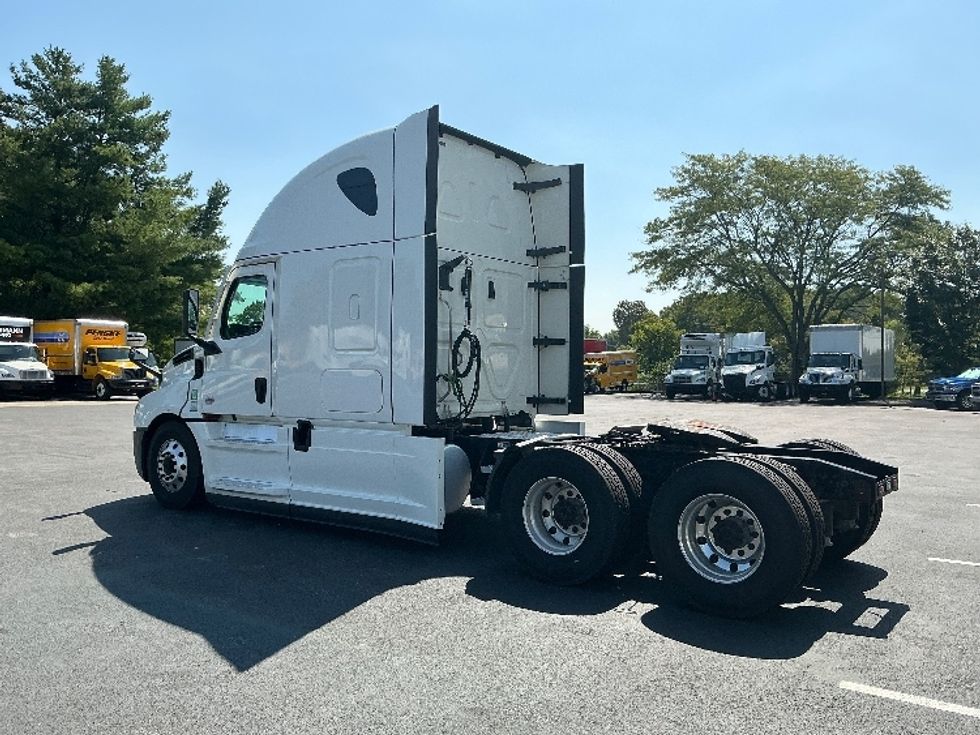 Sleeper Tractor-Heavy Duty Tractors-Freightliner-2020-T12664ST-Lexington-KY-529,262\n\t\tmiles-$ 61,750 - Image 5