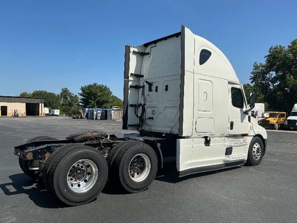 Sleeper Tractor-Heavy Duty Tractors-Freightliner-2020-T12664ST-Lexington-KY-529,262\n\t\tmiles-$ 61,750 - Image 7