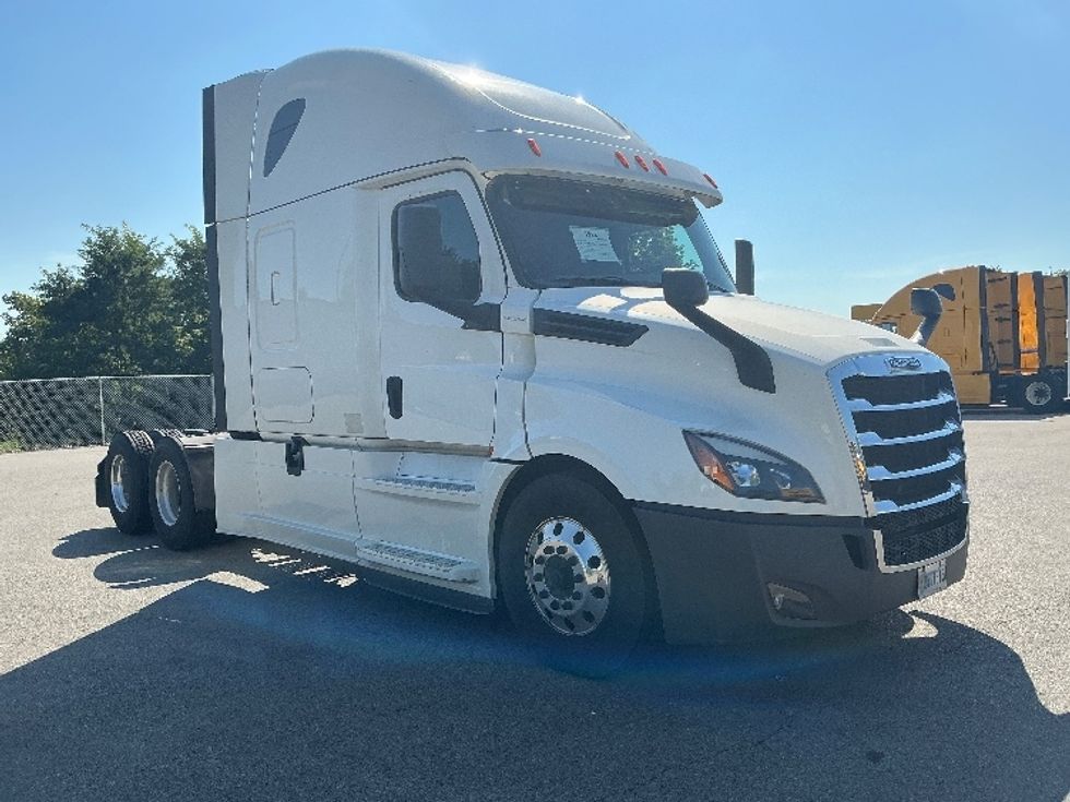 Sleeper Tractor-Heavy Duty Tractors-Freightliner-2020-T12664ST-Lexington-KY-645,349\n\t\tmiles-$ 48,750 - Image 1