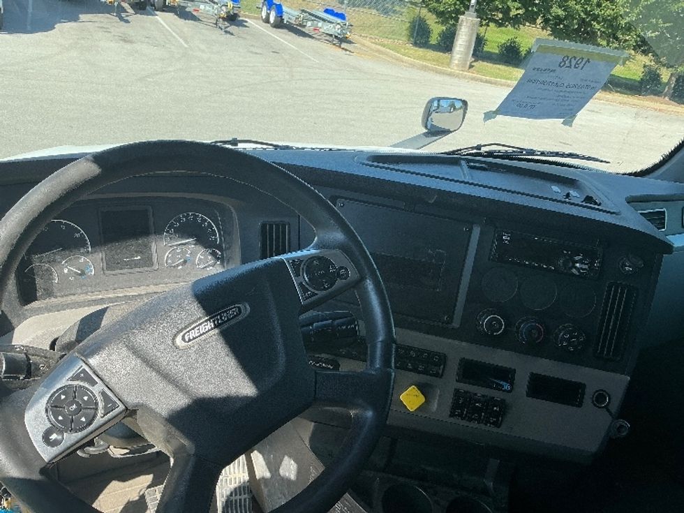Sleeper Tractor-Heavy Duty Tractors-Freightliner-2020-T12664ST-Lexington-KY-645,349\n\t\tmiles-$ 48,750 - Image 11