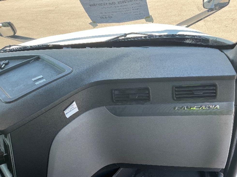 Sleeper Tractor-Heavy Duty Tractors-Freightliner-2020-T12664ST-Lexington-KY-645,349\n\t\tmiles-$ 48,750 - Image 14