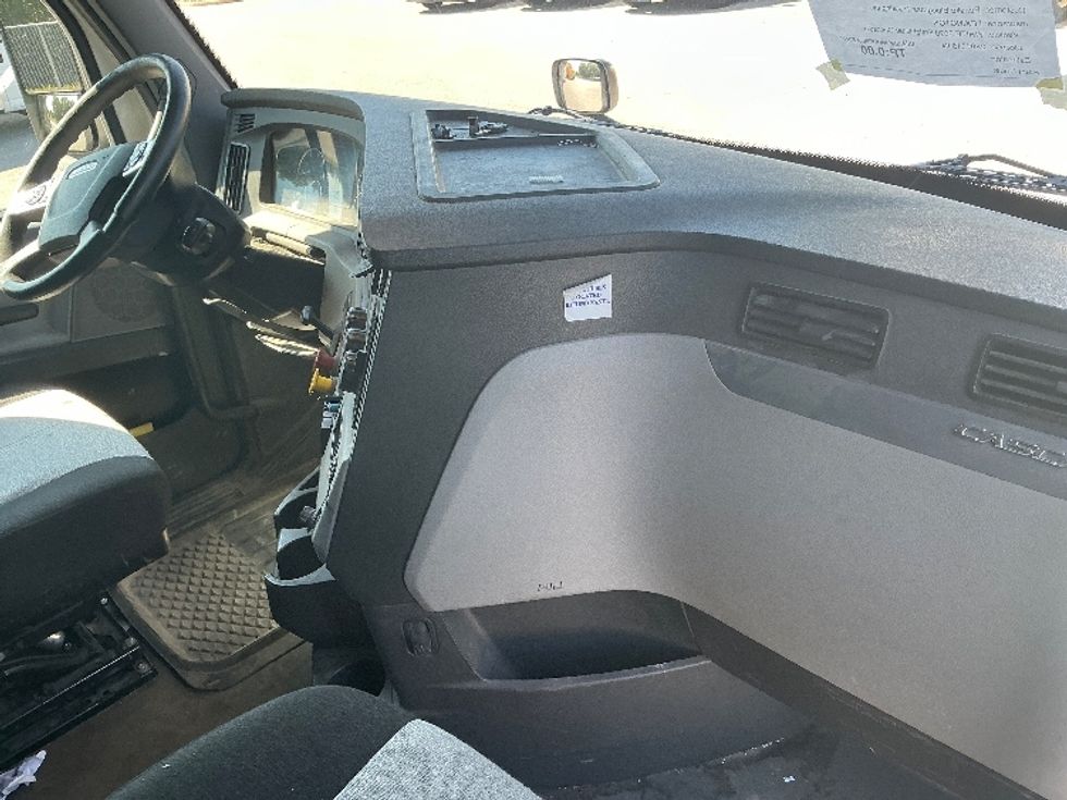 Sleeper Tractor-Heavy Duty Tractors-Freightliner-2020-T12664ST-Lexington-KY-645,349\n\t\tmiles-$ 48,750 - Image 15