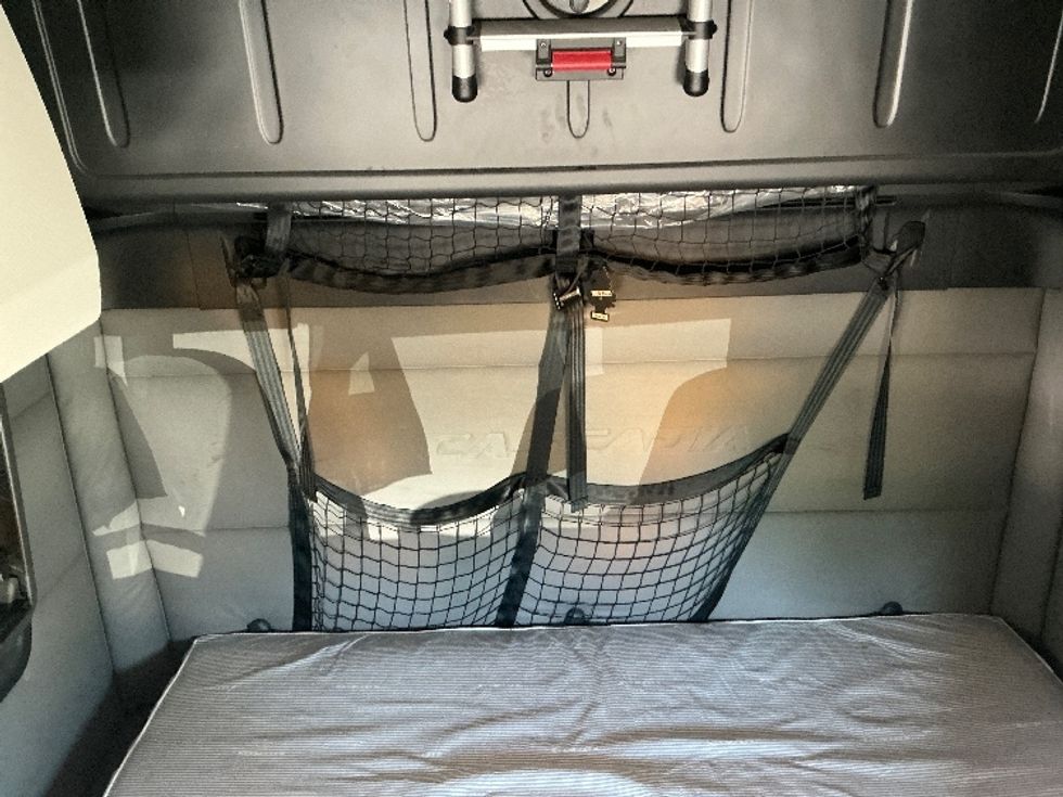 Sleeper Tractor-Heavy Duty Tractors-Freightliner-2020-T12664ST-Lexington-KY-645,349\n\t\tmiles-$ 48,750 - Image 16