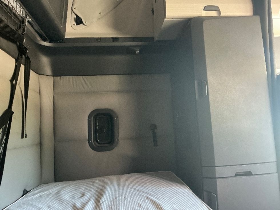 Sleeper Tractor-Heavy Duty Tractors-Freightliner-2020-T12664ST-Lexington-KY-645,349\n\t\tmiles-$ 48,750 - Image 18