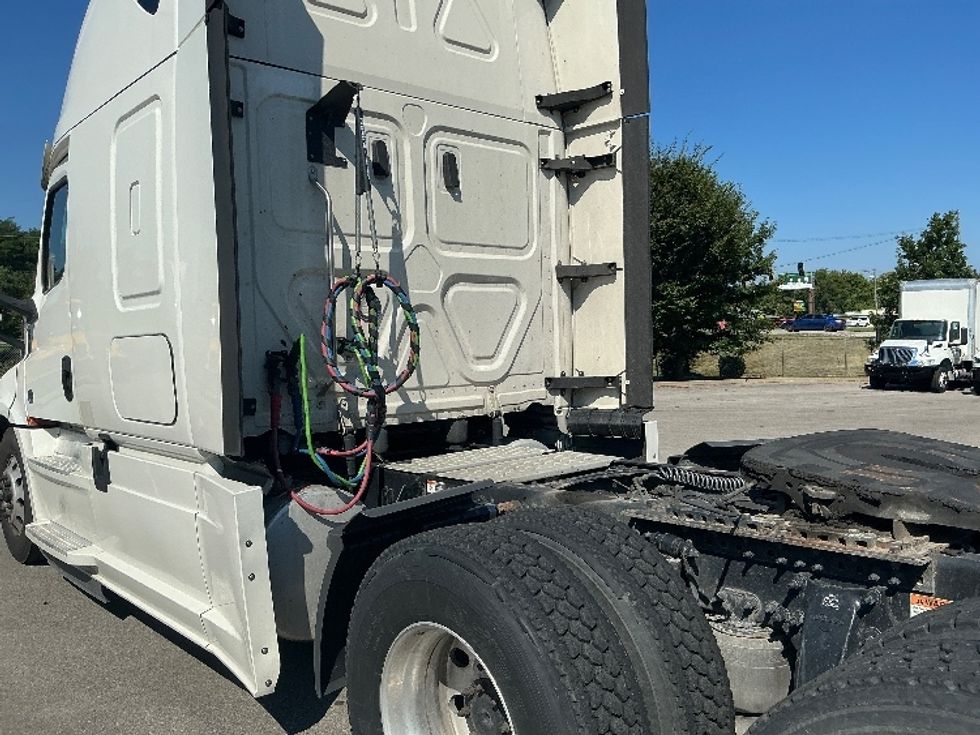 Sleeper Tractor-Heavy Duty Tractors-Freightliner-2020-T12664ST-Lexington-KY-645,349\n\t\tmiles-$ 48,750 - Image 22