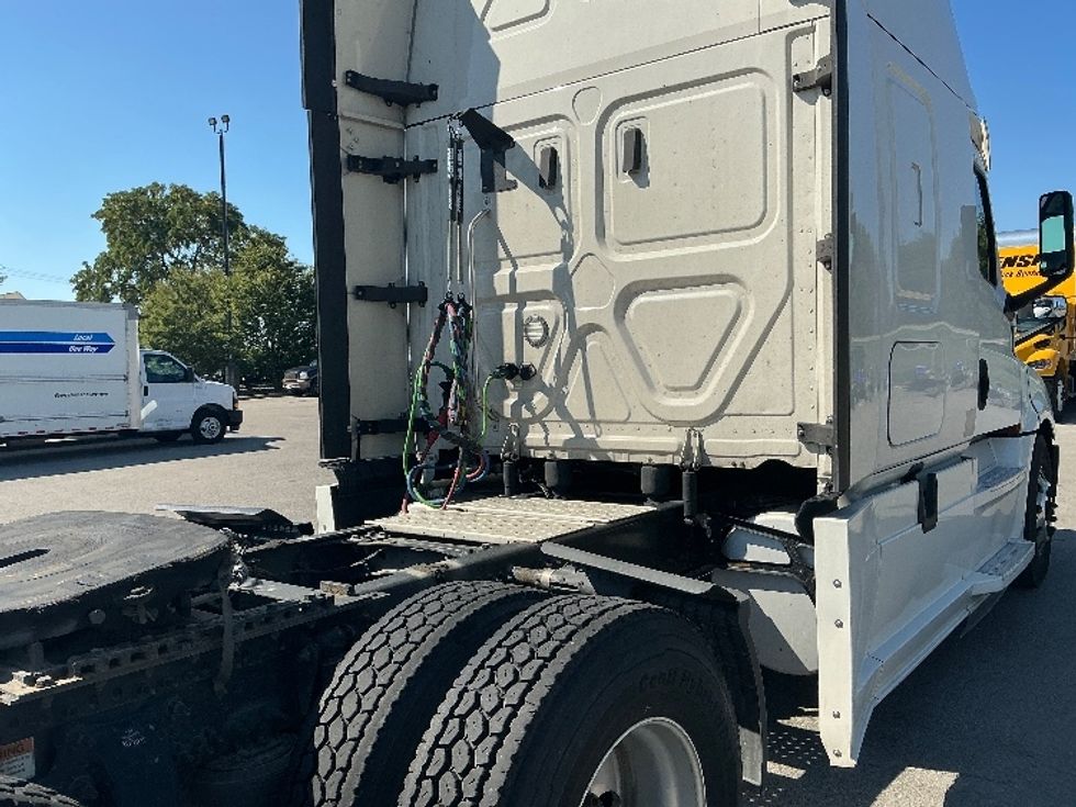 Sleeper Tractor-Heavy Duty Tractors-Freightliner-2020-T12664ST-Lexington-KY-645,349\n\t\tmiles-$ 48,750 - Image 23