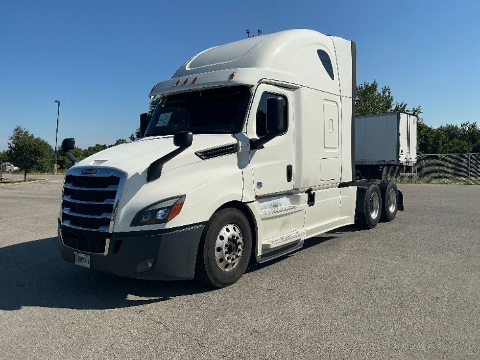 Sleeper Tractor-Heavy Duty Tractors-Freightliner-2020-T12664ST-Lexington-KY-645,349\n\t\tmiles-$ 48,750 - Image 3