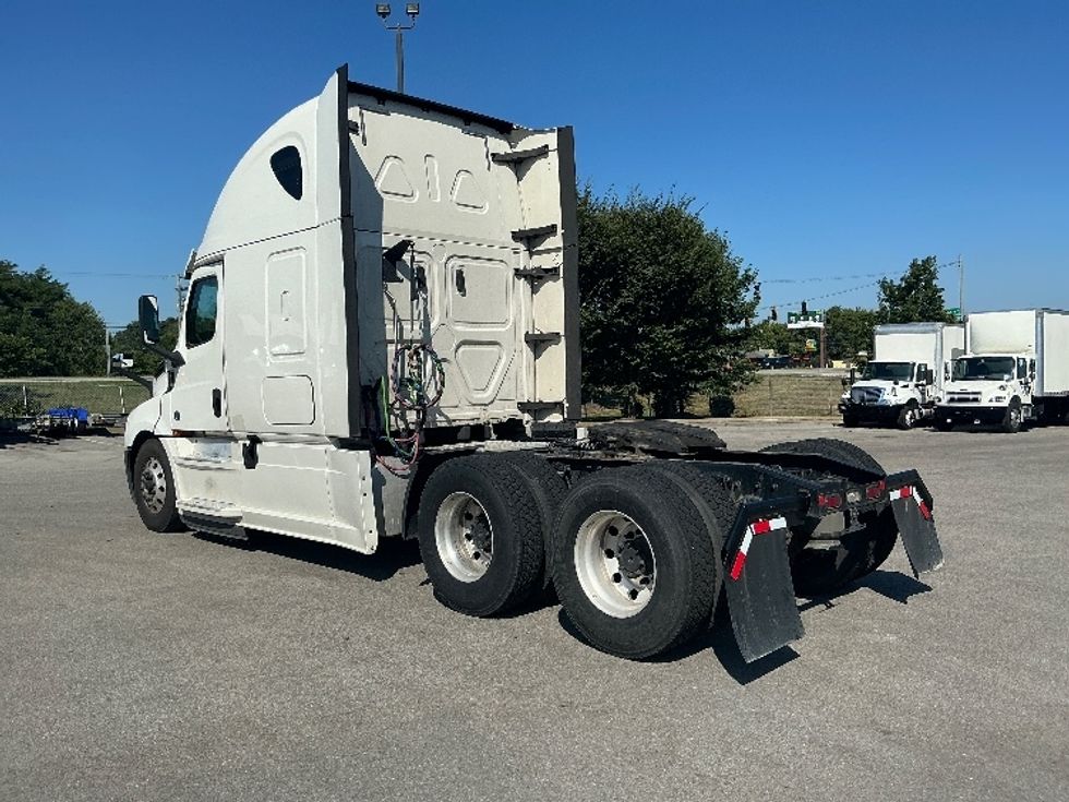 Sleeper Tractor-Heavy Duty Tractors-Freightliner-2020-T12664ST-Lexington-KY-645,349\n\t\tmiles-$ 48,750 - Image 5