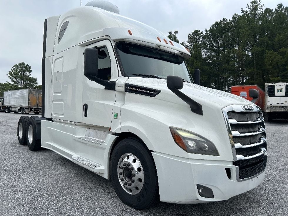 Sleeper Tractor-Heavy Duty Tractors-Freightliner-2020-T12664ST-Lexington-SC-455,960\n\t\tmiles-$ 66,000 - Image 1