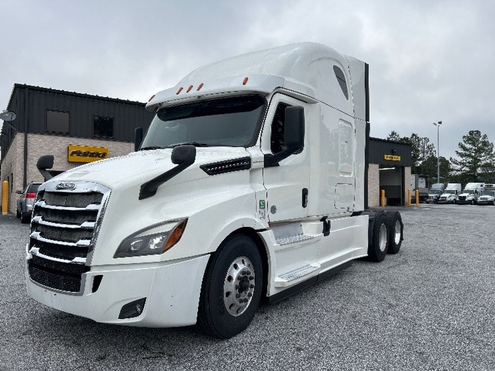 Sleeper Tractor-Heavy Duty Tractors-Freightliner-2020-T12664ST-Lexington-SC-455,960\n\t\tmiles-$ 66,000 - Image 3