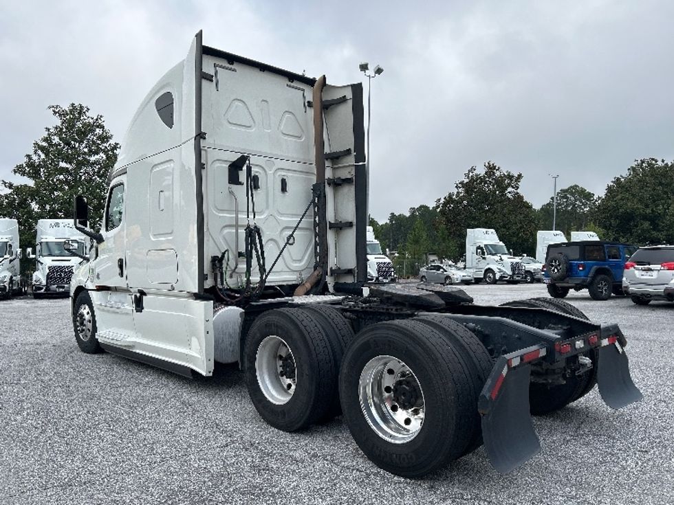 Sleeper Tractor-Heavy Duty Tractors-Freightliner-2020-T12664ST-Lexington-SC-455,960\n\t\tmiles-$ 66,000 - Image 5