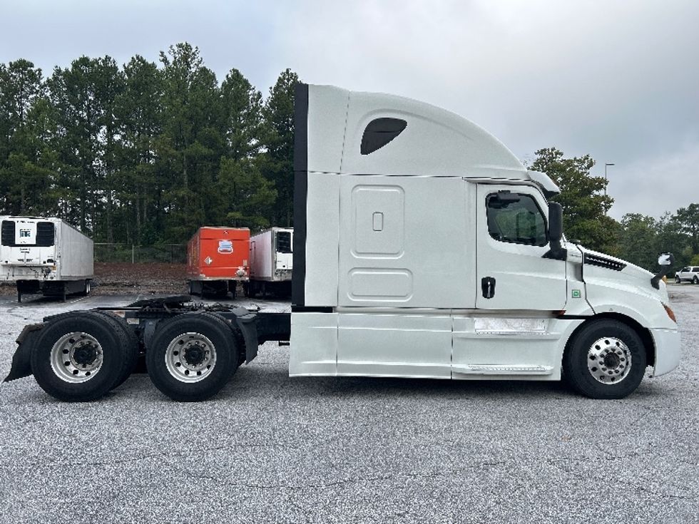 Sleeper Tractor-Heavy Duty Tractors-Freightliner-2020-T12664ST-Lexington-SC-455,960\n\t\tmiles-$ 66,000 - Image 8