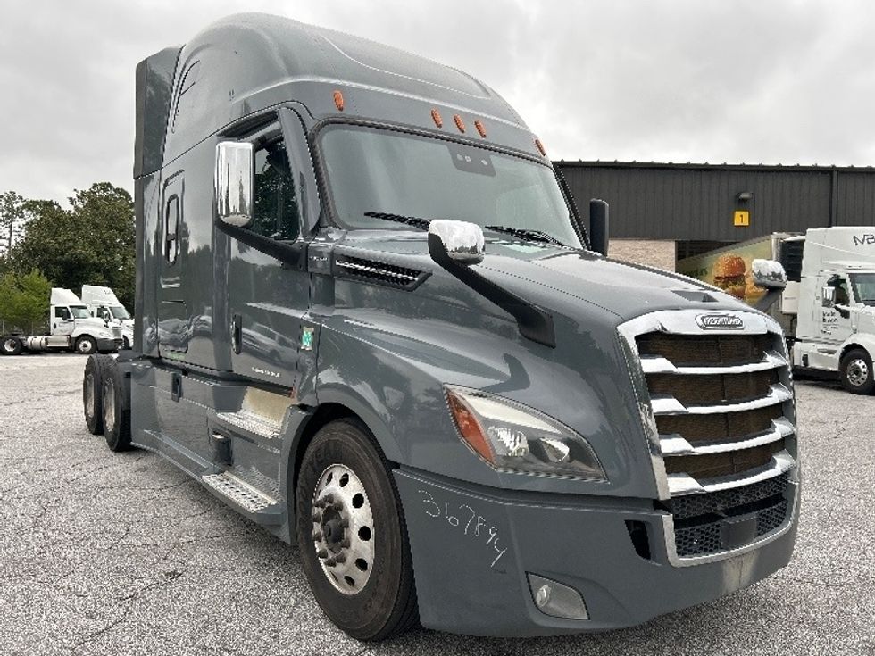 Sleeper Tractor-Heavy Duty Tractors-Freightliner-2020-T12664ST-Lexington-SC-482,408\n\t\tmiles-$ 73,000 - Image 1