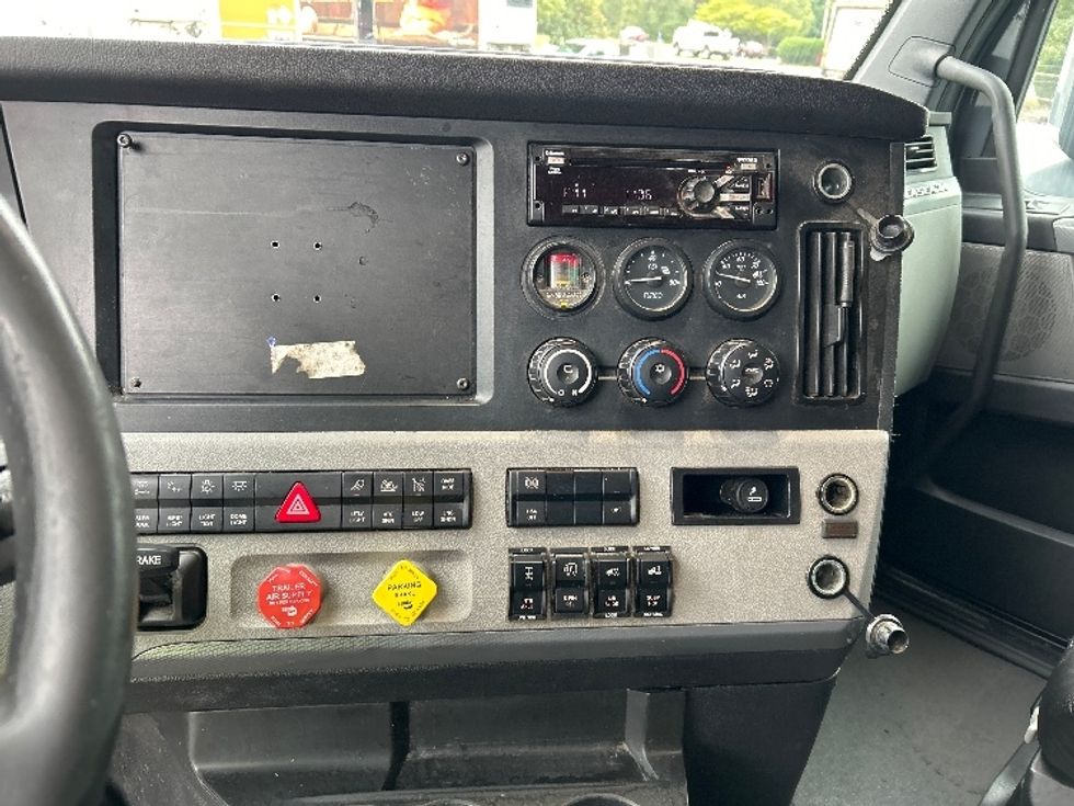Sleeper Tractor-Heavy Duty Tractors-Freightliner-2020-T12664ST-Lexington-SC-482,408\n\t\tmiles-$ 73,000 - Image 10