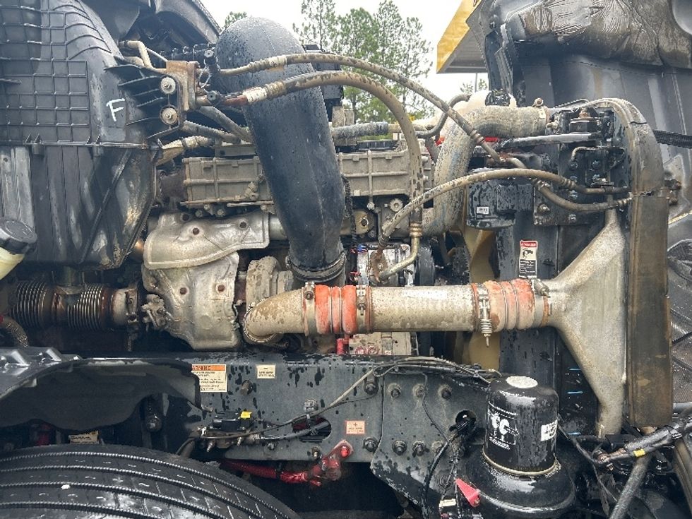 Sleeper Tractor-Heavy Duty Tractors-Freightliner-2020-T12664ST-Lexington-SC-482,408\n\t\tmiles-$ 73,000 - Image 18