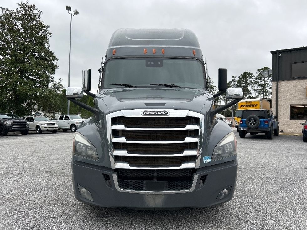 Sleeper Tractor-Heavy Duty Tractors-Freightliner-2020-T12664ST-Lexington-SC-482,408\n\t\tmiles-$ 73,000 - Image 2