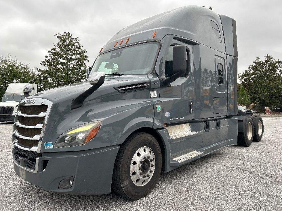 Sleeper Tractor-Heavy Duty Tractors-Freightliner-2020-T12664ST-Lexington-SC-482,408\n\t\tmiles-$ 73,000 - Image 3