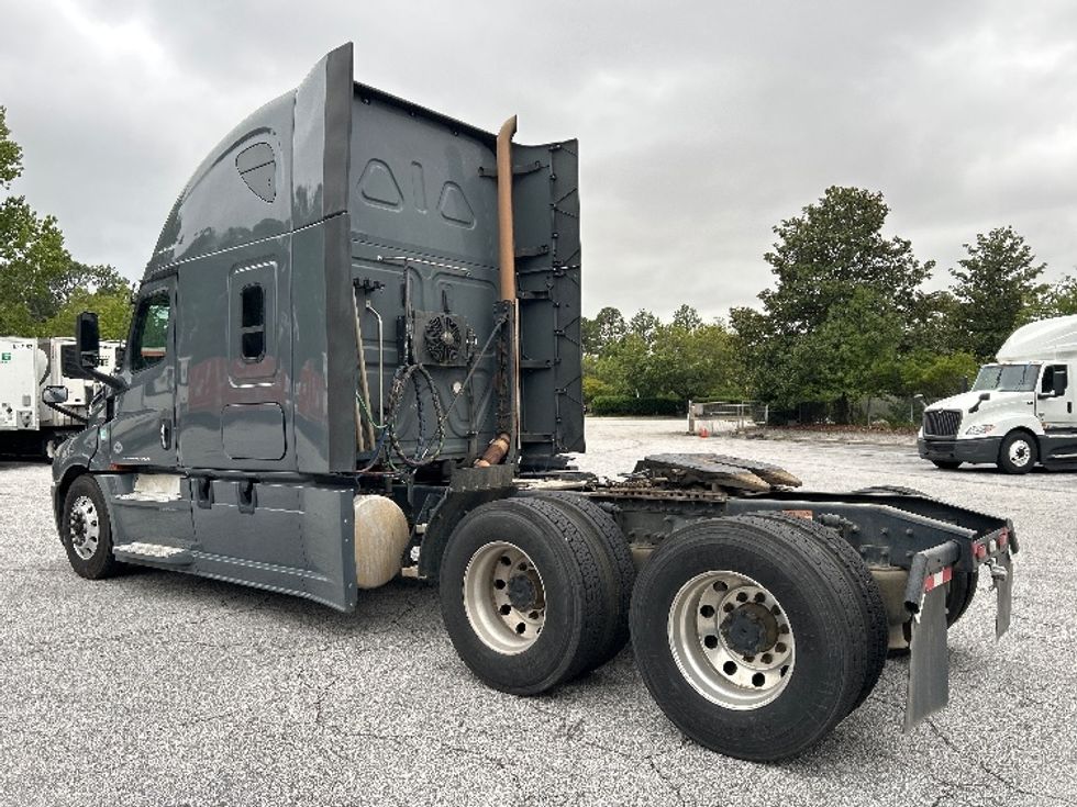 Sleeper Tractor-Heavy Duty Tractors-Freightliner-2020-T12664ST-Lexington-SC-482,408\n\t\tmiles-$ 73,000 - Image 5
