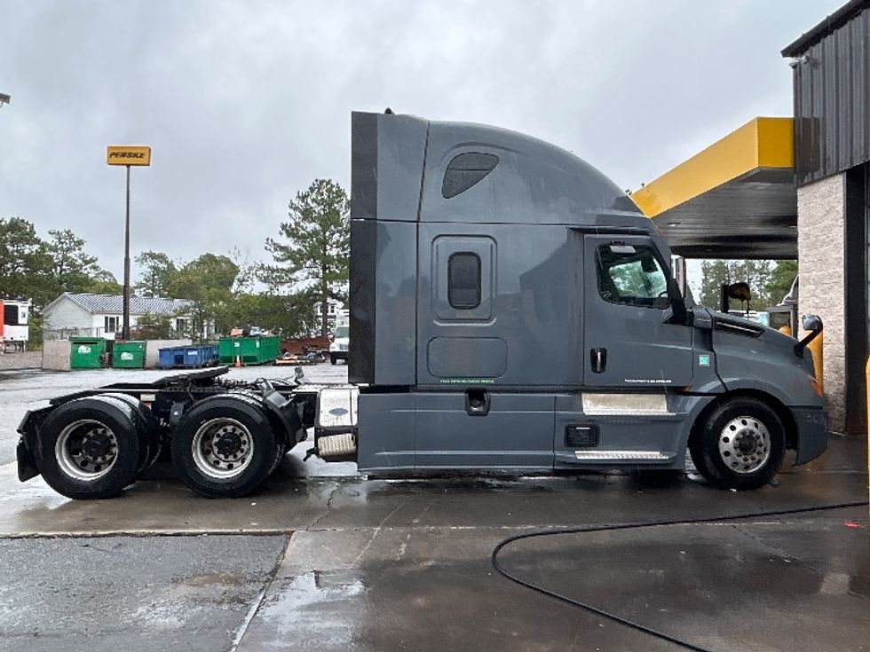 Sleeper Tractor-Heavy Duty Tractors-Freightliner-2020-T12664ST-Lexington-SC-482,408\n\t\tmiles-$ 73,000 - Image 7